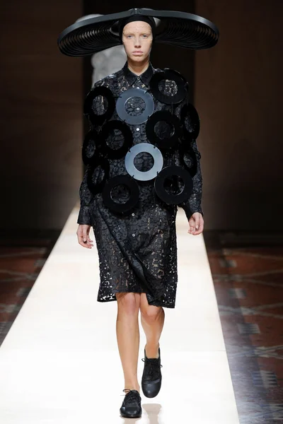 Look 15